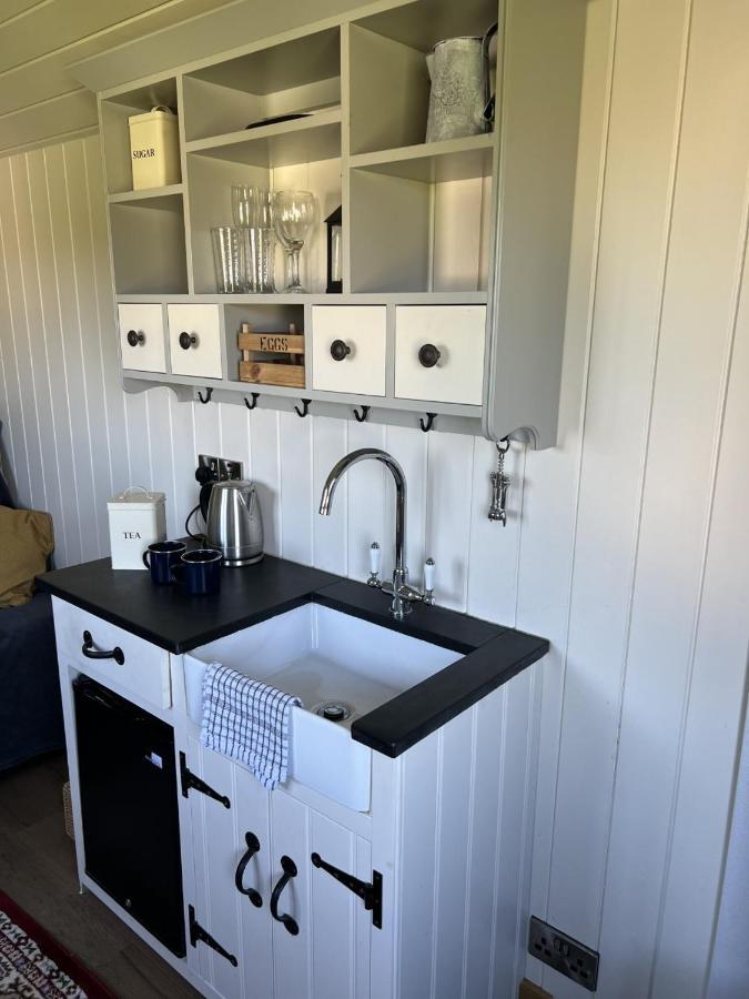 Campsite Farm Shepherds Hut With Firepit And Wood Burning Stove