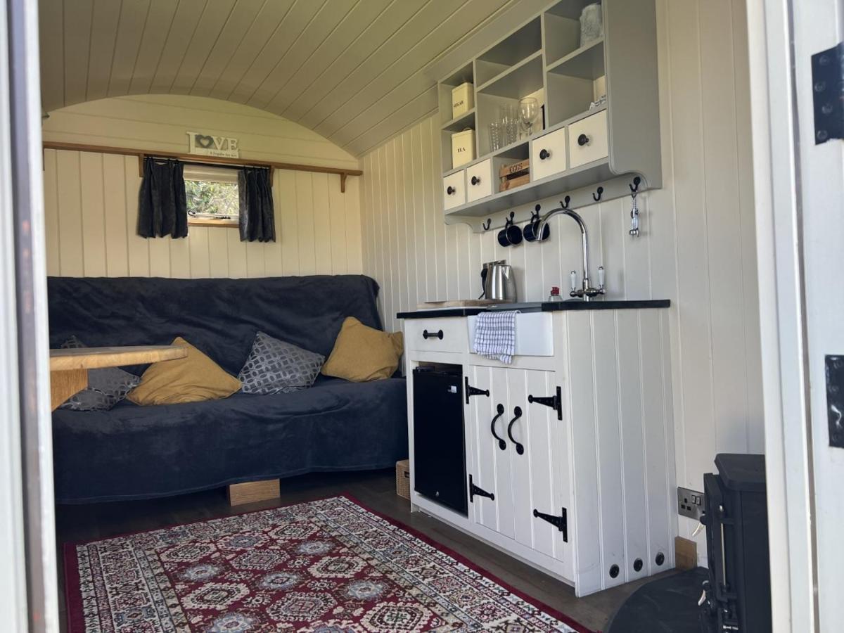 Campsite Farm Shepherds Hut With Firepit And Wood Burning Stove *