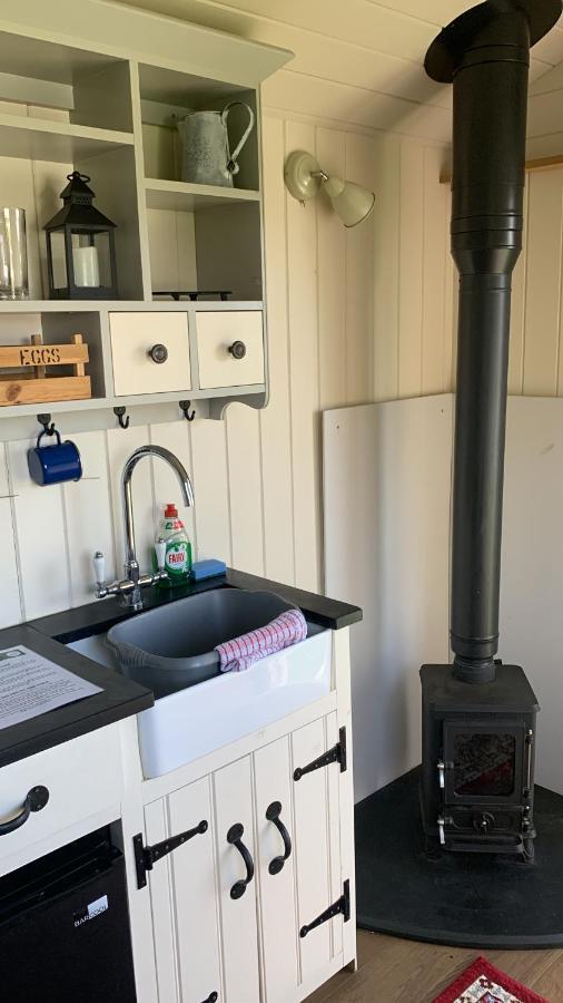 Campsite Farm Shepherds Hut With Firepit And Wood Burning Stove High Wycombe